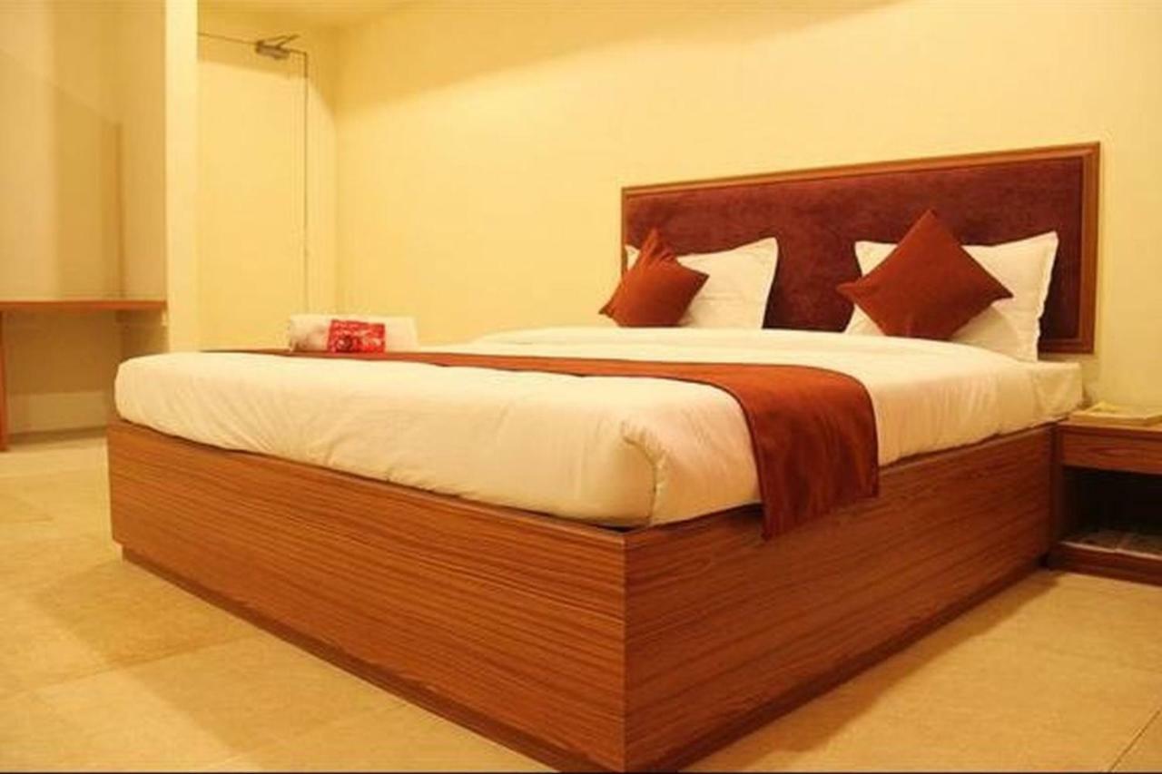 P M Regency Hotel ואדודרה מראה חיצוני תמונה